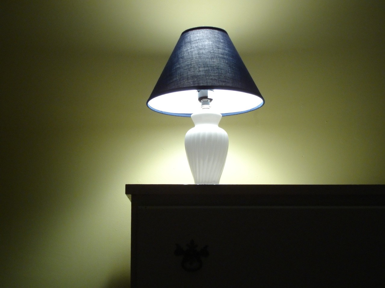 Do czego pasuje lampa z abażurem?